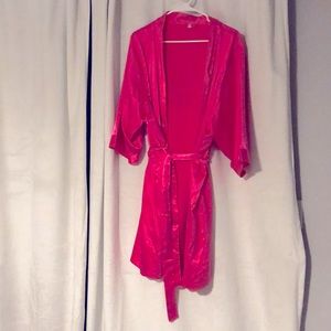 Hot pink ‘maid of honor’ satin robe